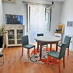 Kondominij Near Attractions Iva Apartment Sibenik